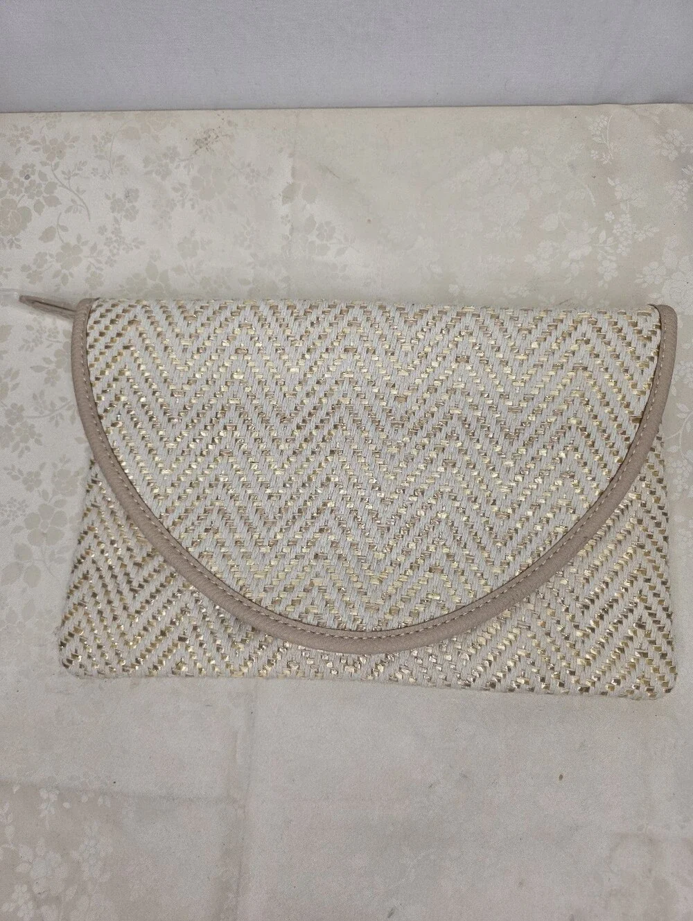 NWT Shiraleah x Express Gold Woven Straw Envelope Clutch Bag Beige Chevron